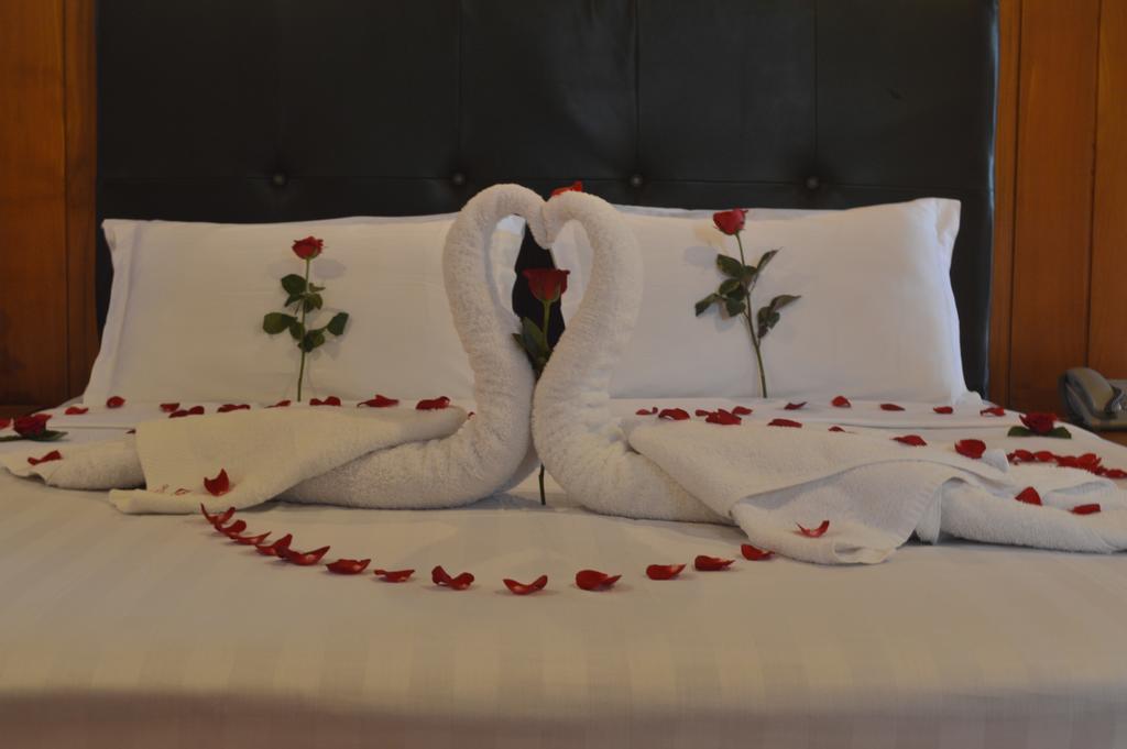 Queen'S Park Hotel Yangon Dış mekan fotoğraf
