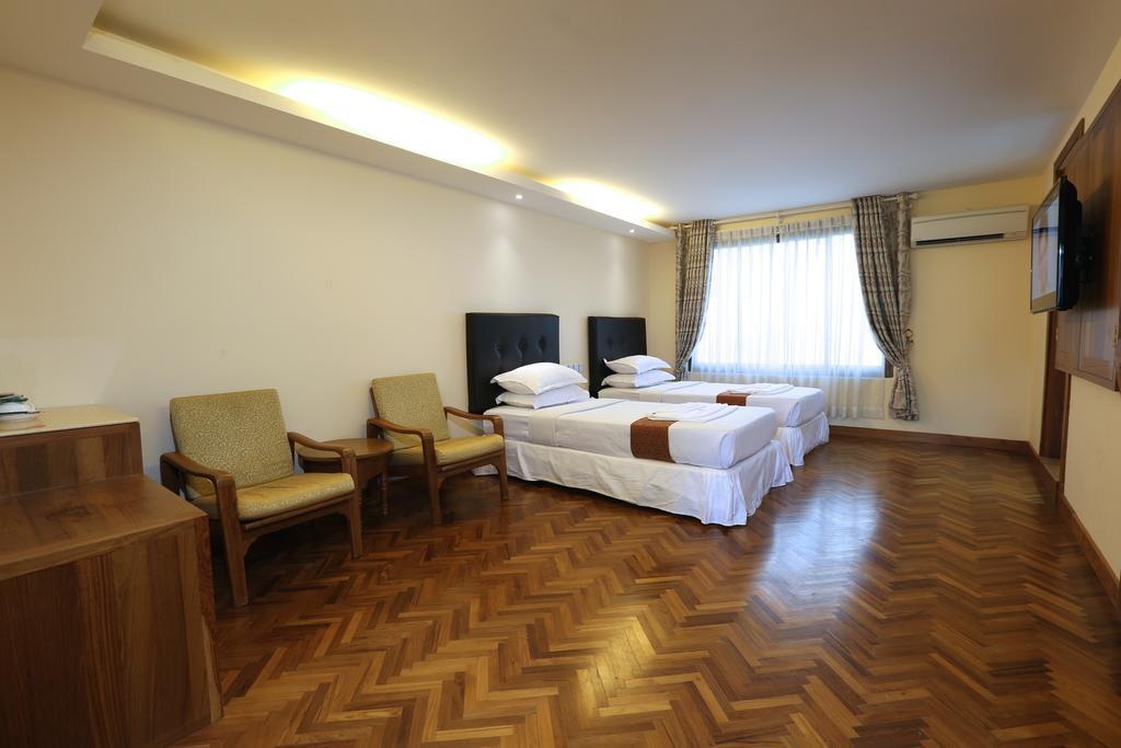 Queen'S Park Hotel Yangon Dış mekan fotoğraf
