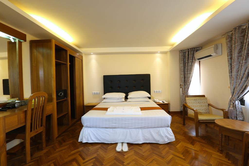 Queen'S Park Hotel Yangon Dış mekan fotoğraf