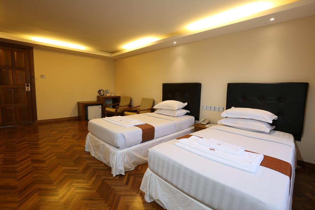 Queen'S Park Hotel Yangon Dış mekan fotoğraf