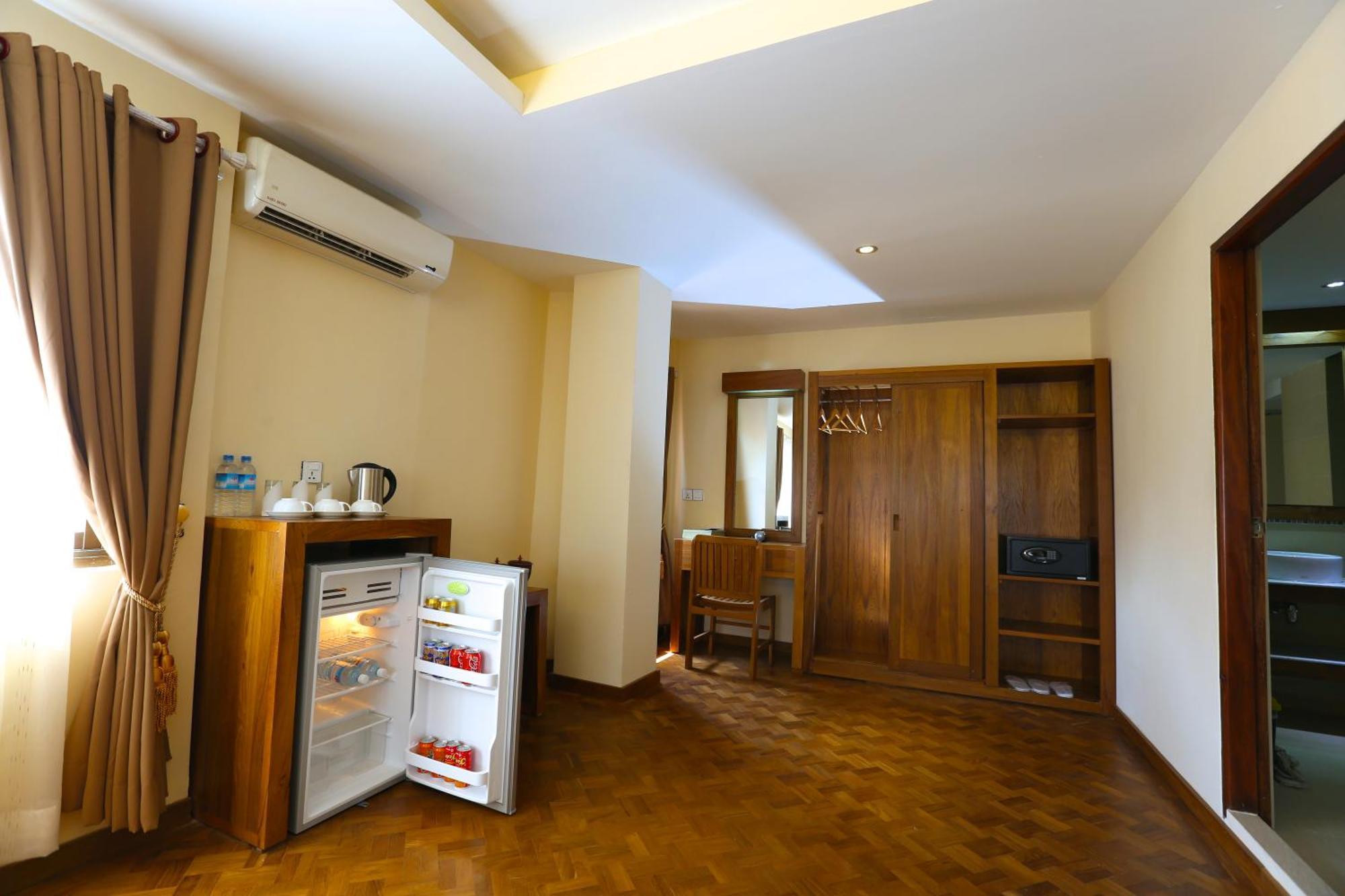 Queen'S Park Hotel Yangon Dış mekan fotoğraf