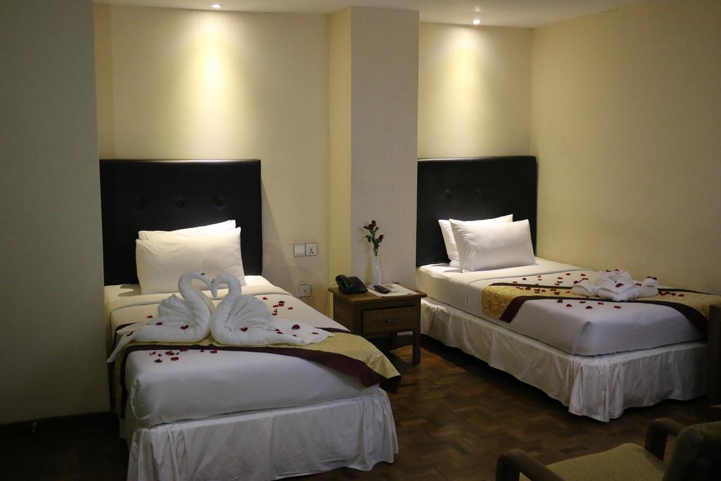 Queen'S Park Hotel Yangon Dış mekan fotoğraf