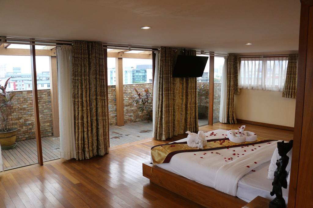 Queen'S Park Hotel Yangon Dış mekan fotoğraf