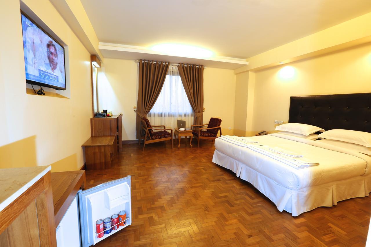 Queen'S Park Hotel Yangon Dış mekan fotoğraf