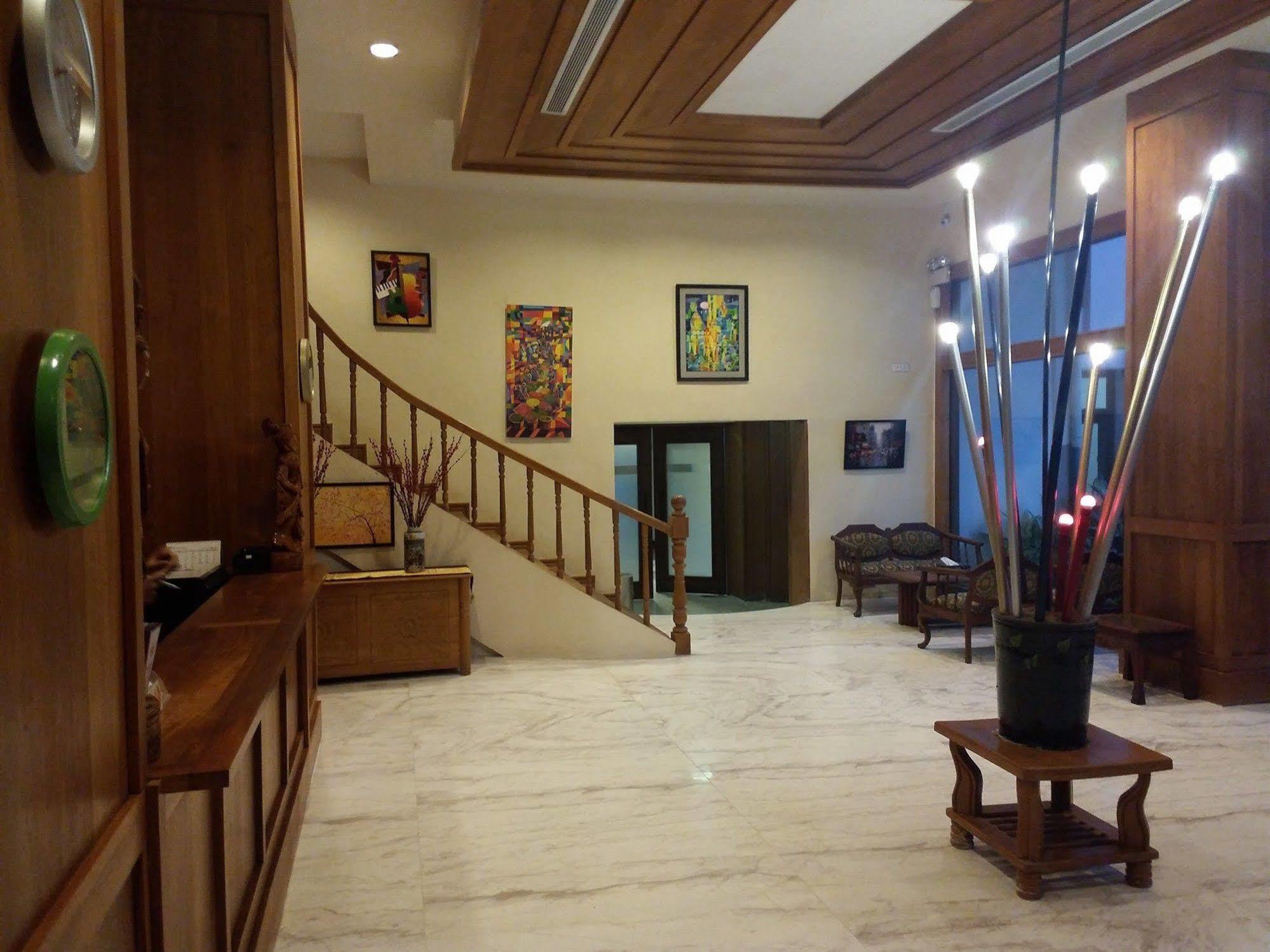 Queen'S Park Hotel Yangon Dış mekan fotoğraf