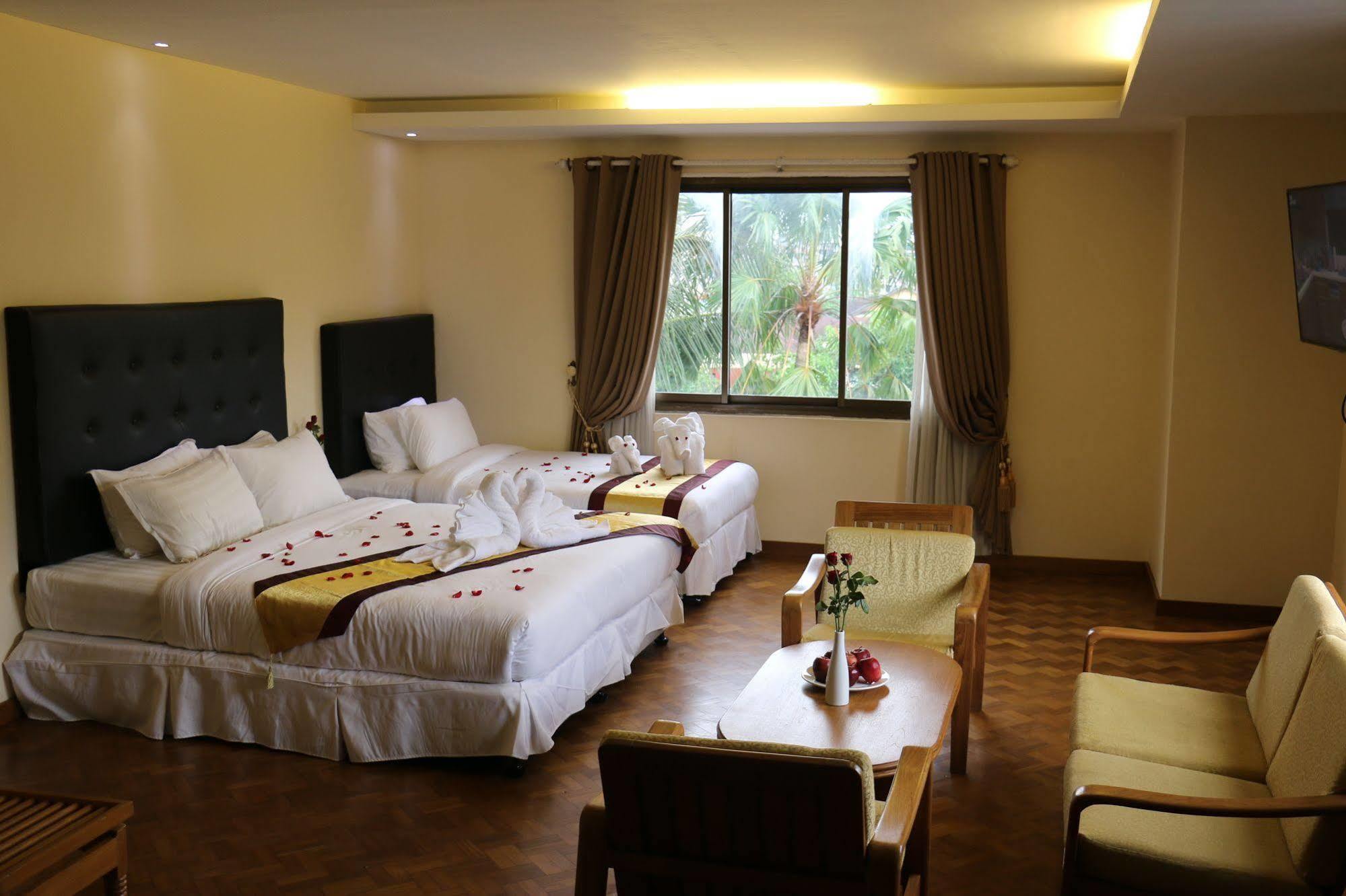Queen'S Park Hotel Yangon Dış mekan fotoğraf
