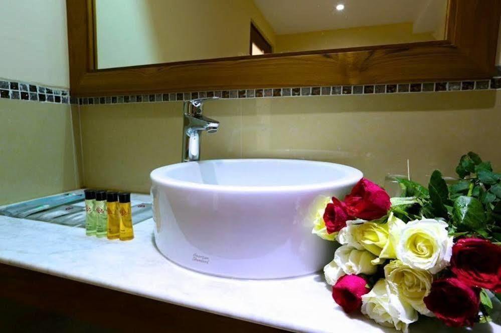 Queen'S Park Hotel Yangon Dış mekan fotoğraf