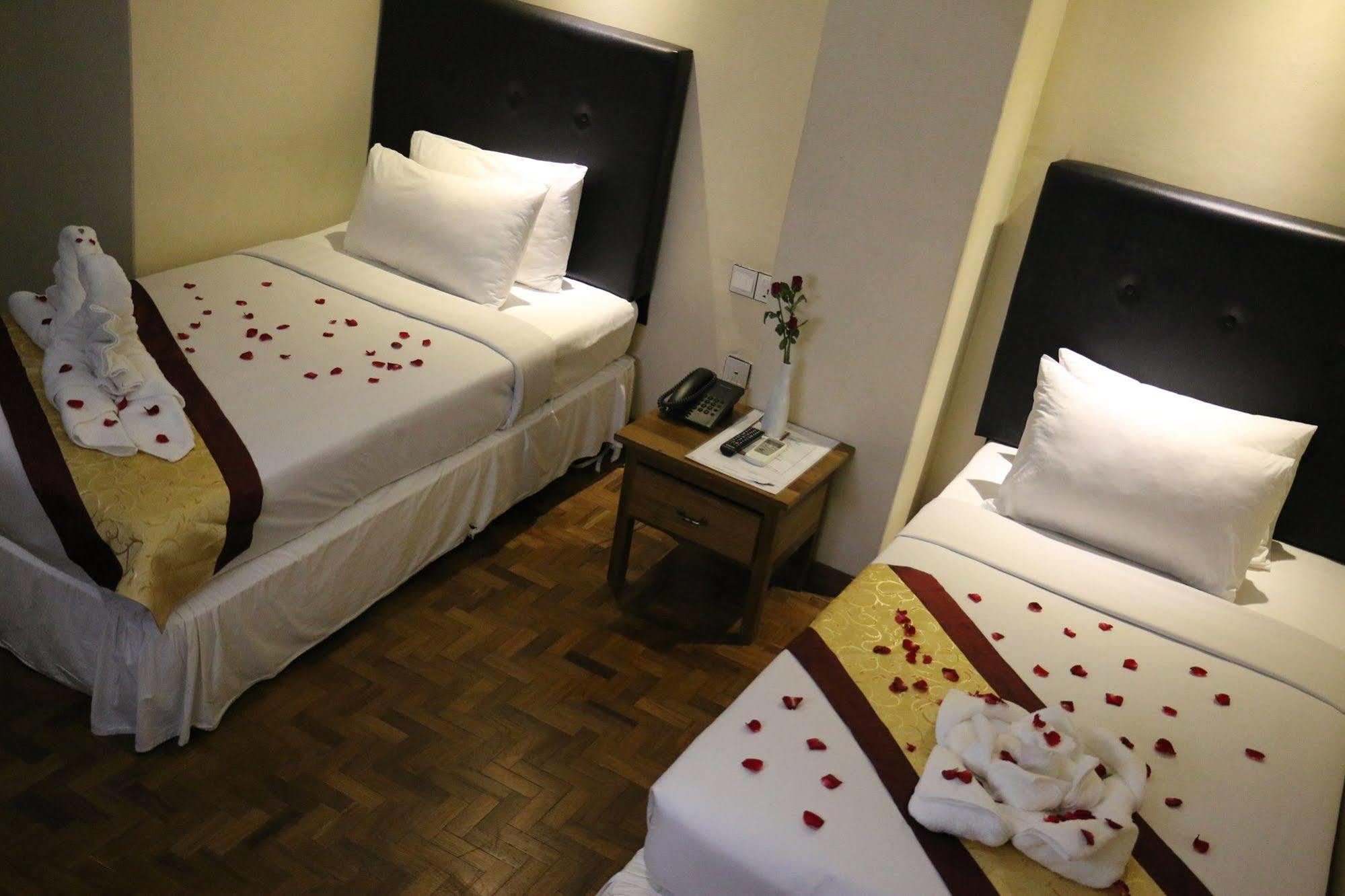 Queen'S Park Hotel Yangon Dış mekan fotoğraf