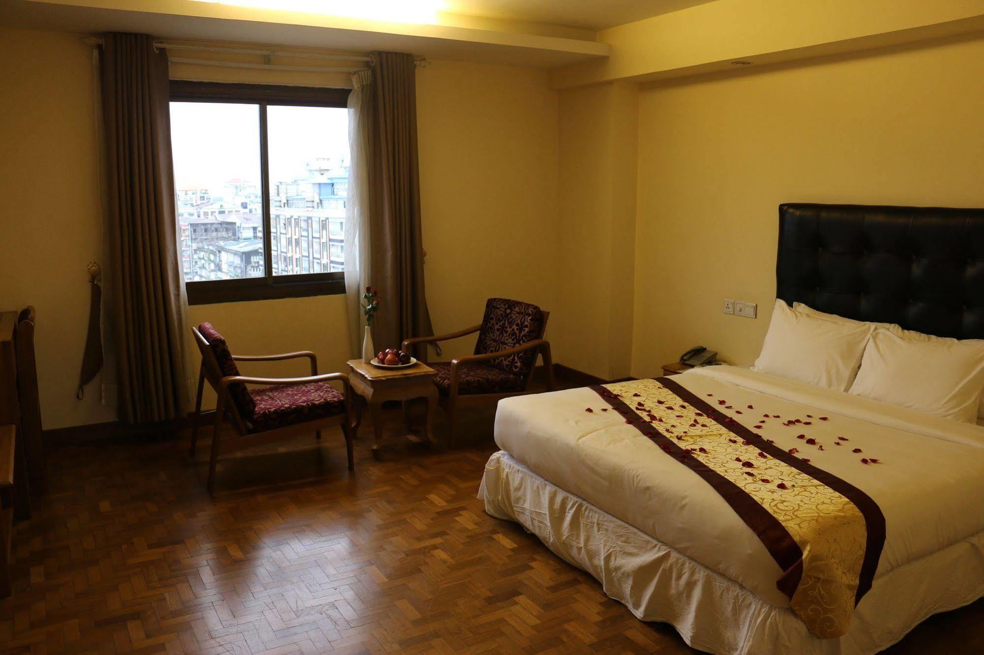 Queen'S Park Hotel Yangon Dış mekan fotoğraf