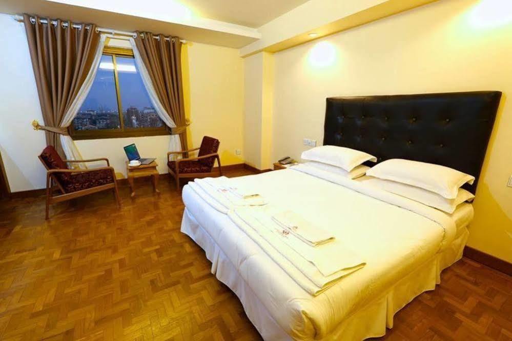 Queen'S Park Hotel Yangon Dış mekan fotoğraf
